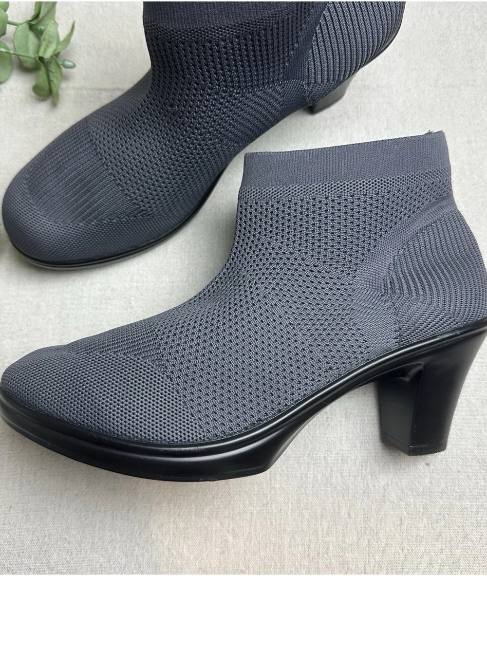 Bernie Mev Size 39 (9) Doll Heeled Ankle Boot Stretch Knit Sock Boot Gray